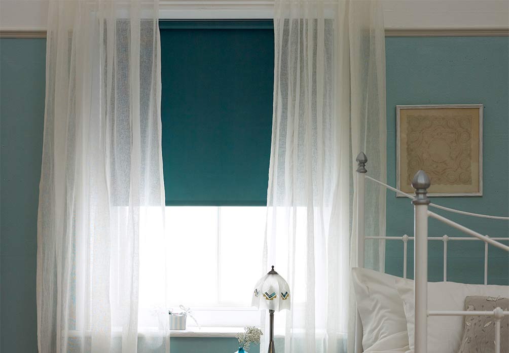 Sheer curtain with roller blind under